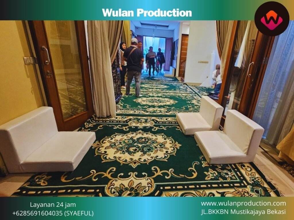 Layanan Sewa Karpet Permadani Hijau dan Sofa Putih Lesehan di Bogor